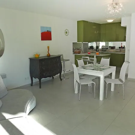 Apartment Les Rivages De L'esterel.1 *